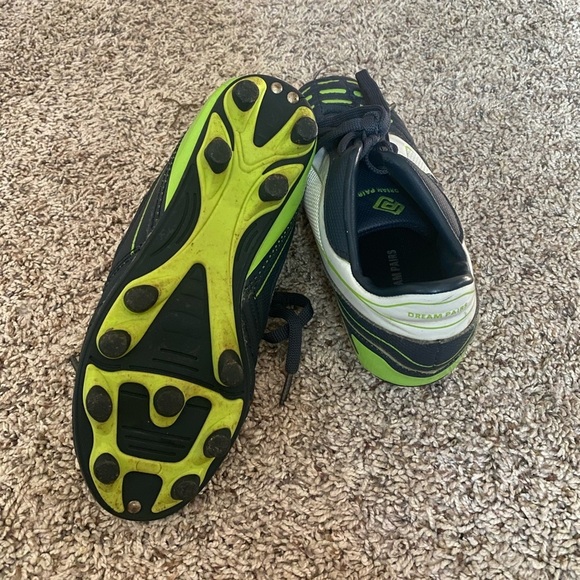 Boys size 1 Dream Pairs Soccer Cleats - Picture 6 of 7